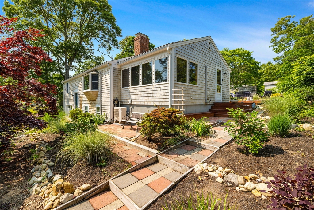 6 Paddock Drive