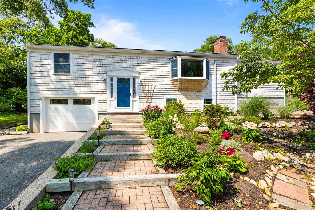 6 Paddock Drive