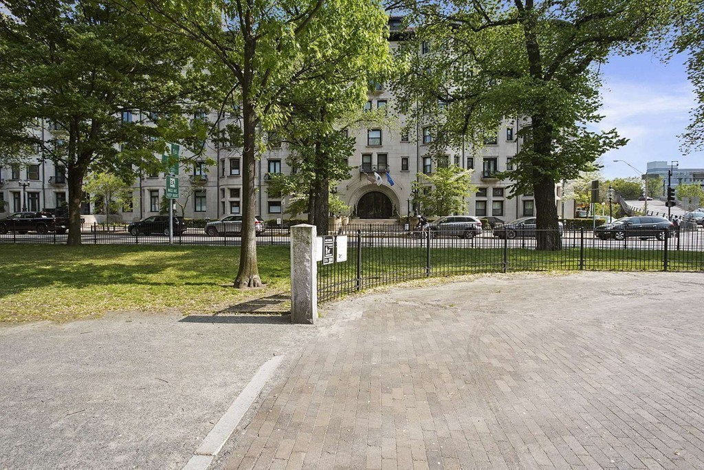 416 Commonwealth Ave # 606