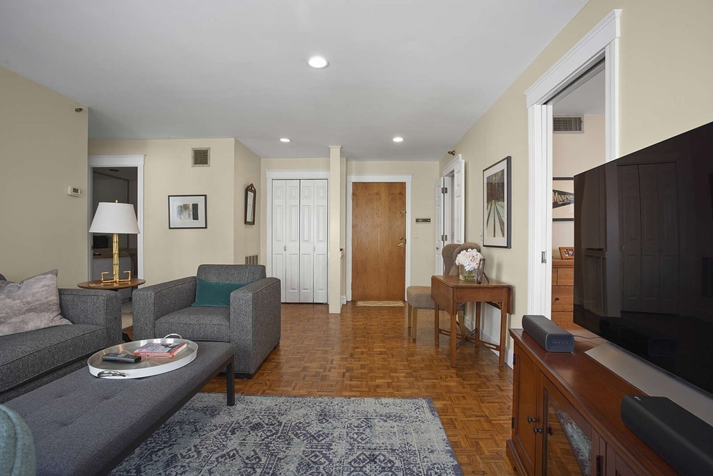 416 Commonwealth Ave # 606