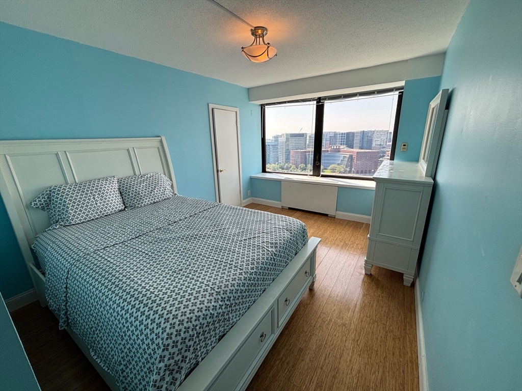 85 East India Row # 25D
