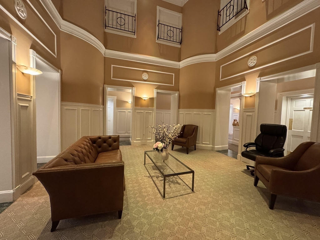 416 Marlborough # 102