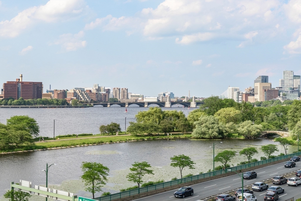 330 Beacon Unit: 65/66