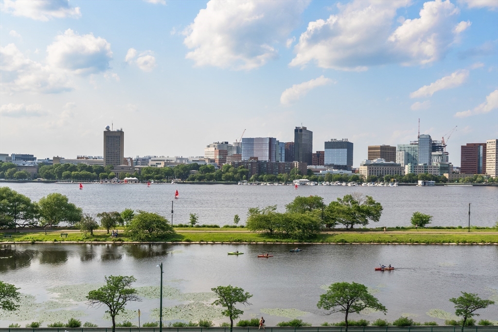 330 Beacon Unit: 65/66