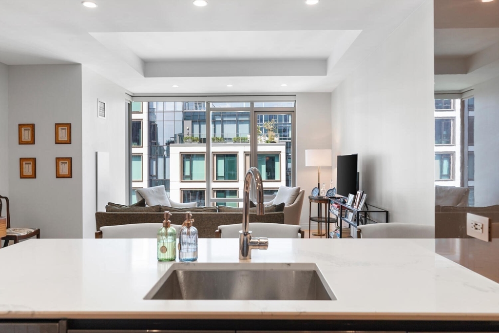 135 Seaport Blvd # 1901
