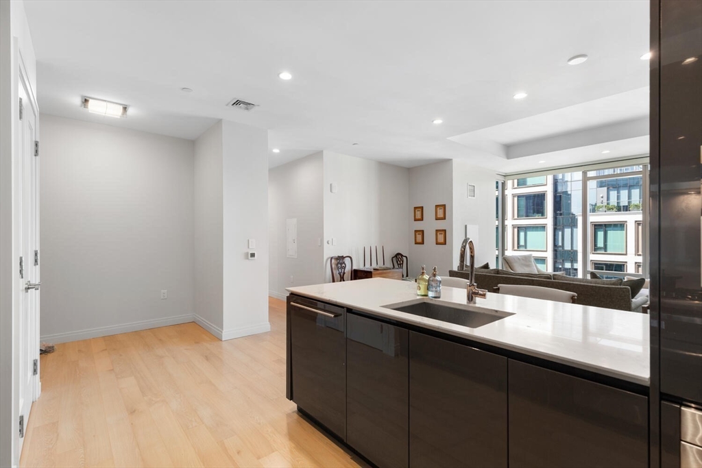 135 Seaport Blvd # 1901