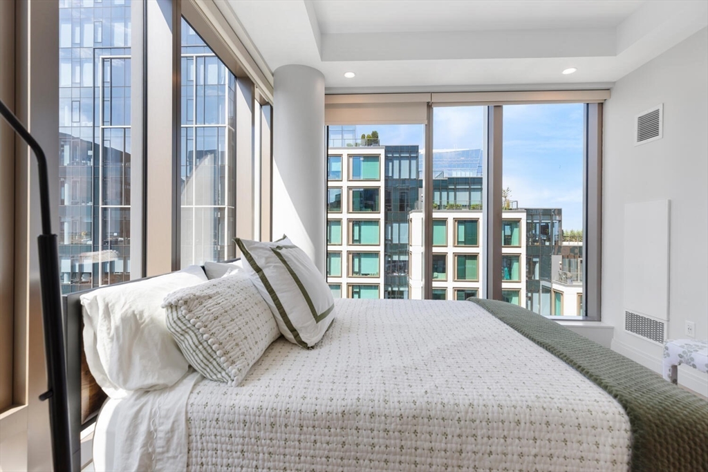 135 Seaport Blvd # 1901