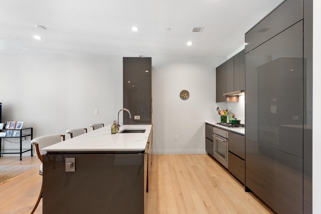 135 Seaport Blvd # 1901