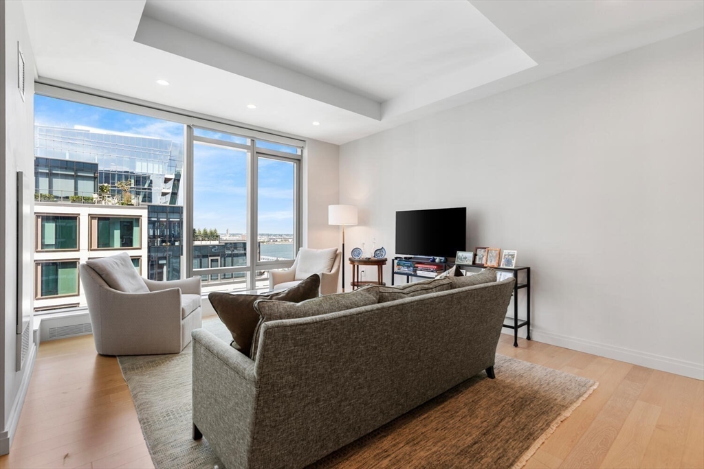 135 Seaport Blvd # 1901