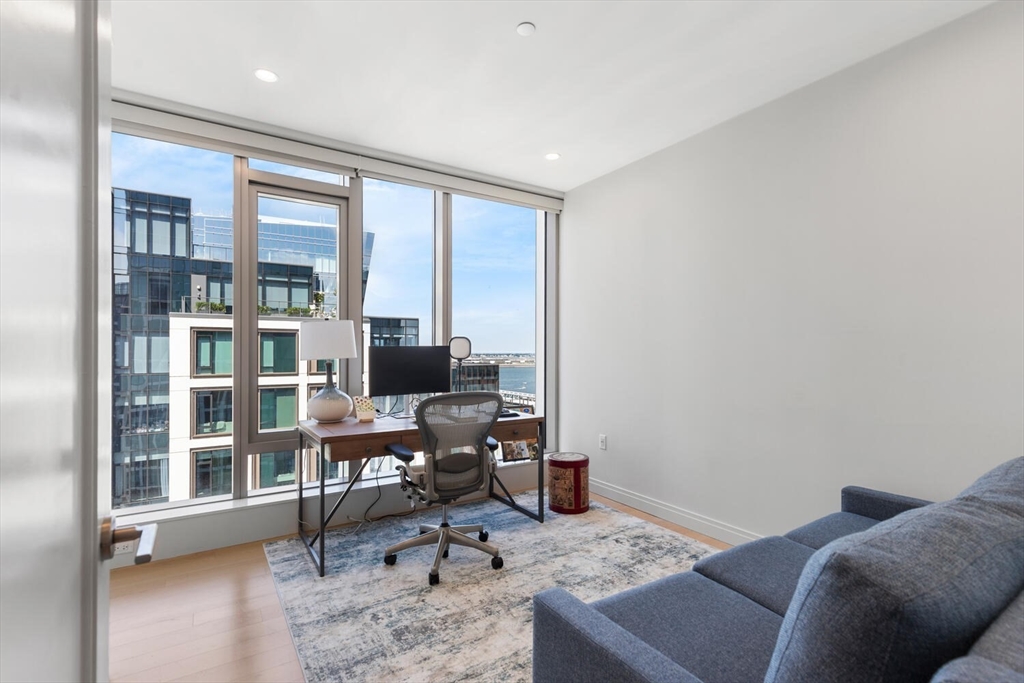 135 Seaport Blvd # 1901