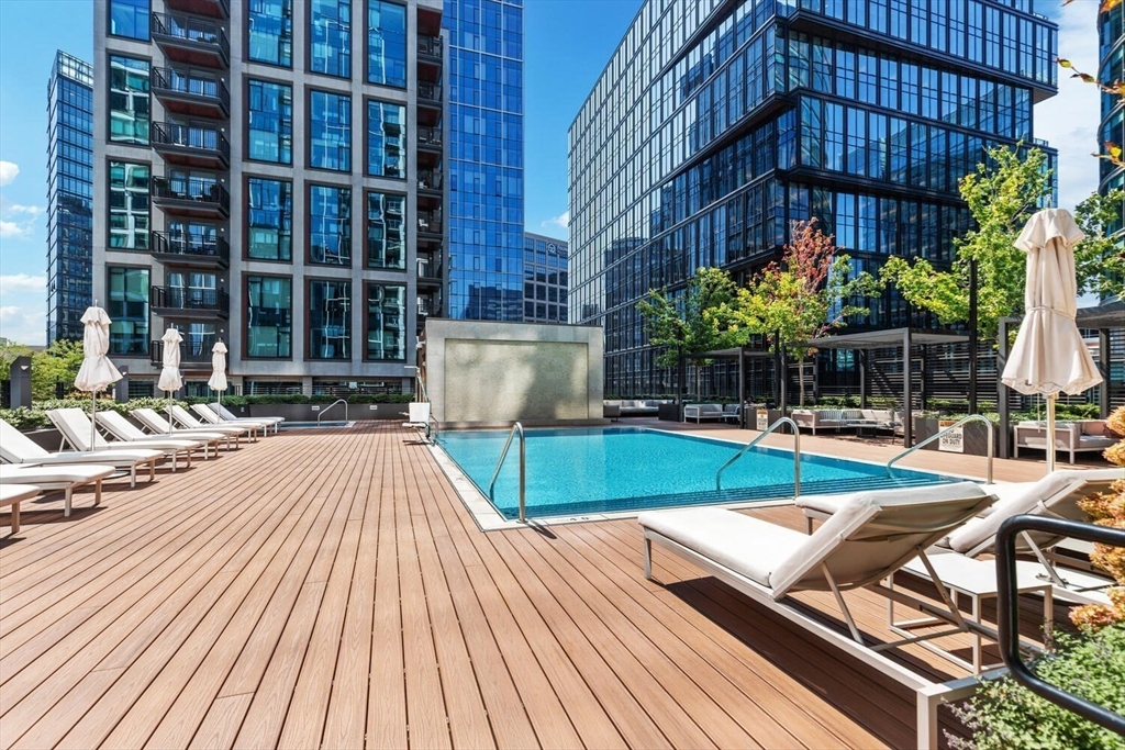 135 Seaport Blvd # 1901