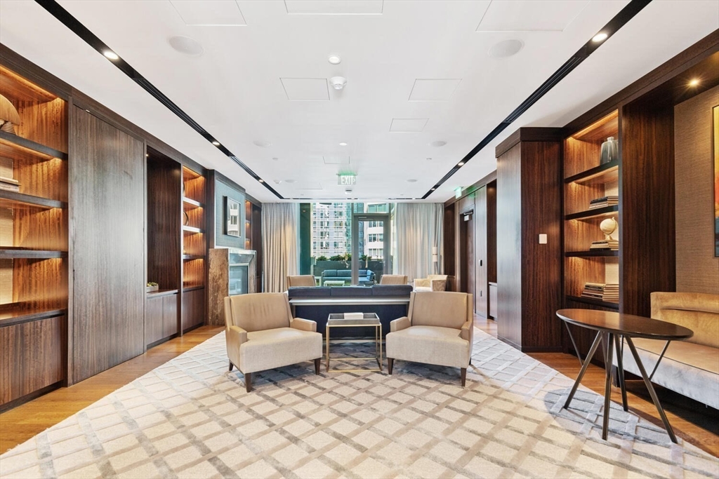 135 Seaport Blvd # 1901
