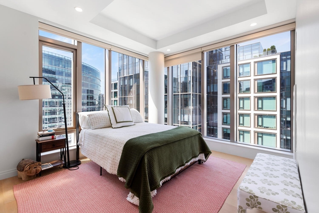 135 Seaport Blvd # 1901
