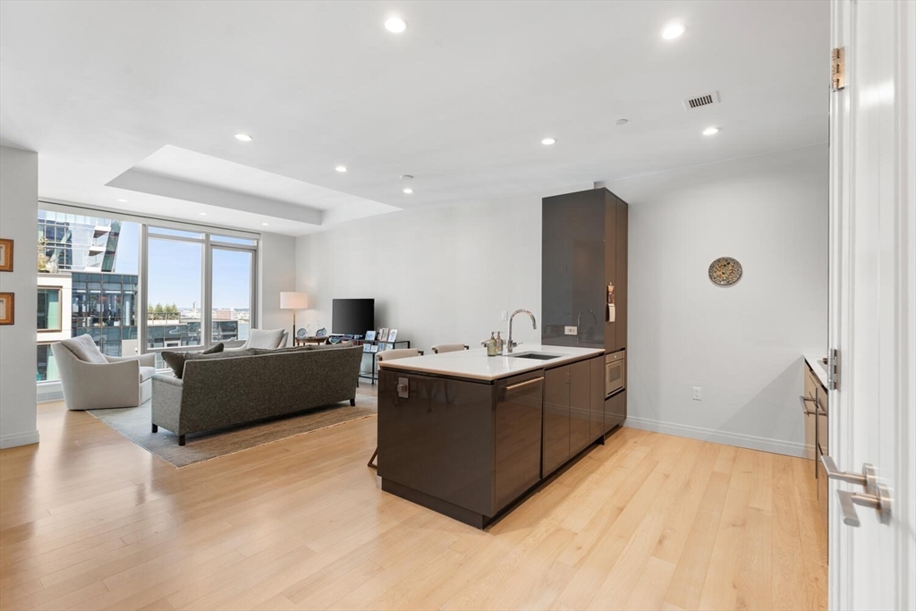 135 Seaport Blvd # 1901