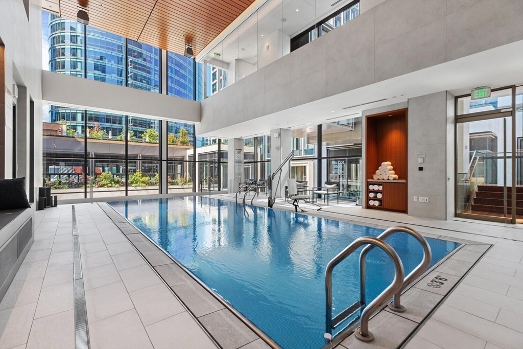 135 Seaport Blvd # 1901