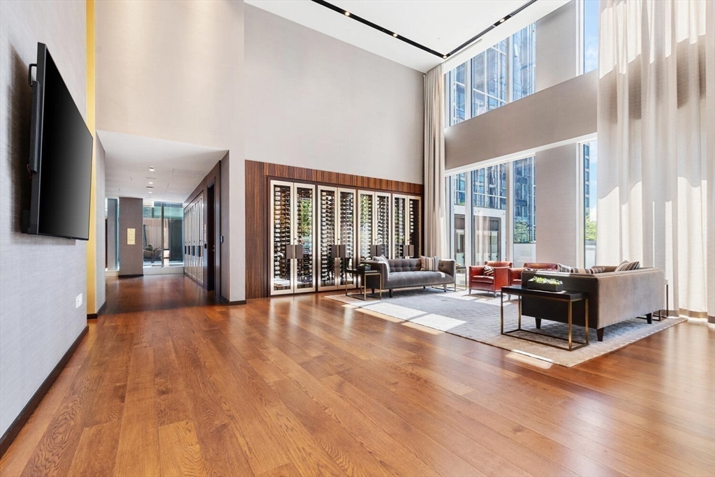 135 Seaport Blvd # 1901