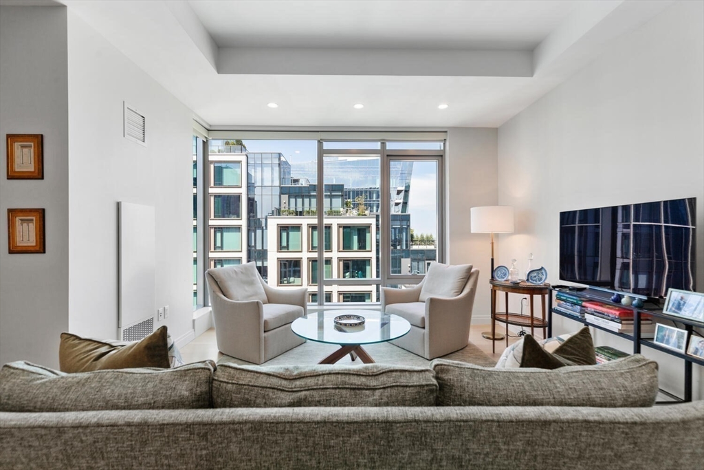 135 Seaport Blvd # 1901