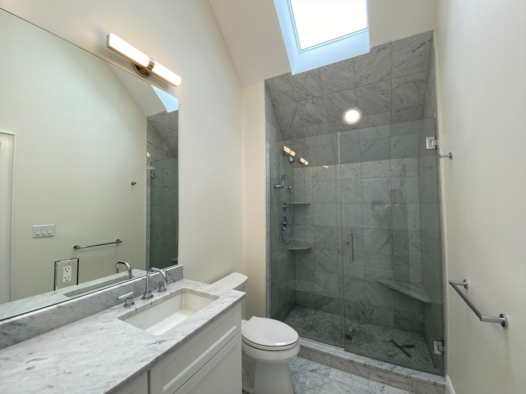 374-398 Bunker Hill # 306