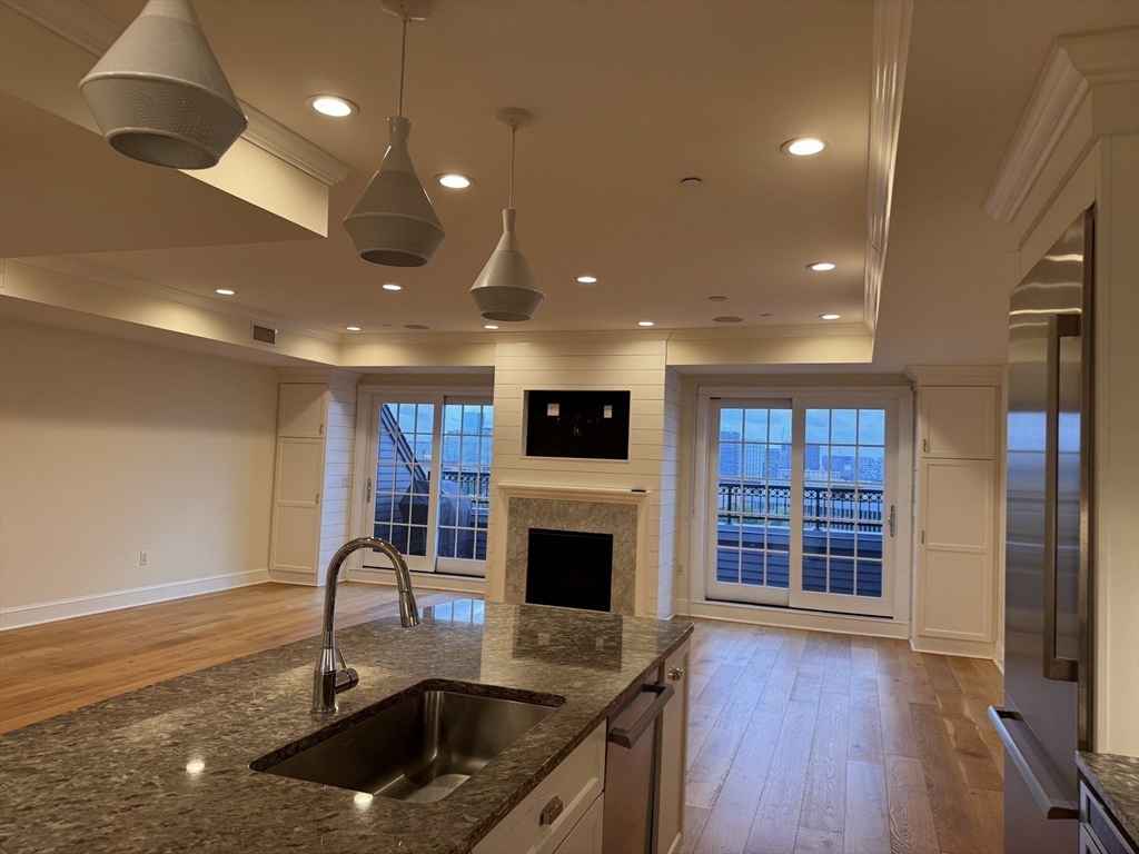 374-398 Bunker Hill # 306