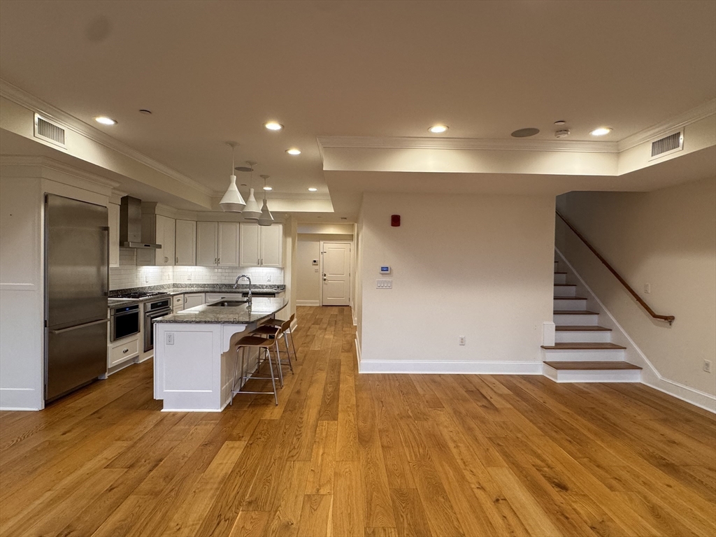 374-398 Bunker Hill # 306