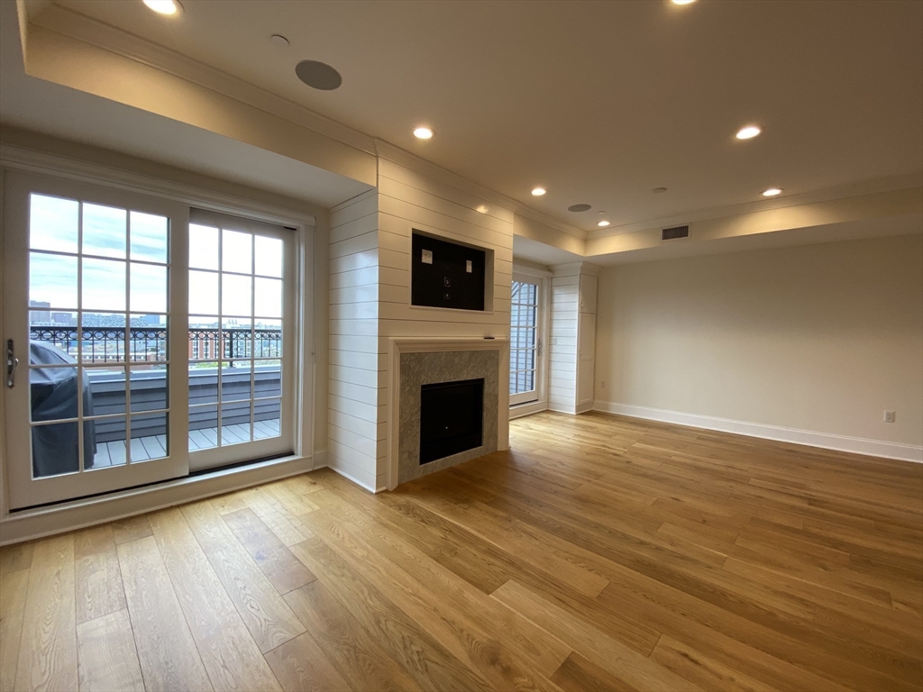 374-398 Bunker Hill # 306