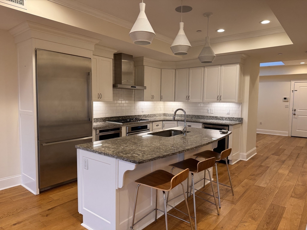 374-398 Bunker Hill # 306