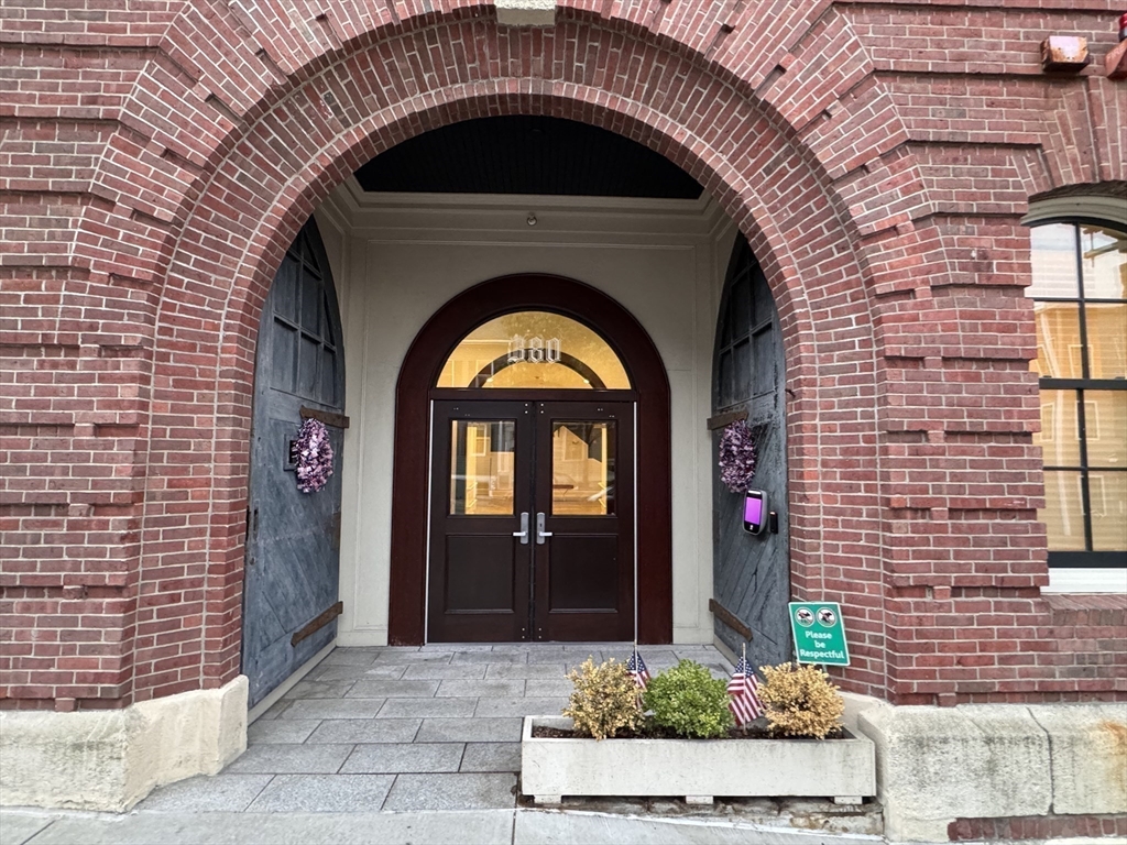 374-398 Bunker Hill # 306