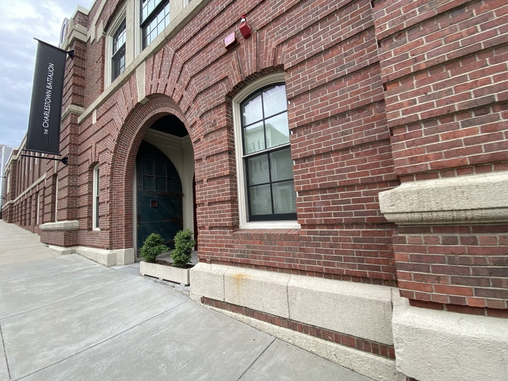 374-398 Bunker Hill # 306