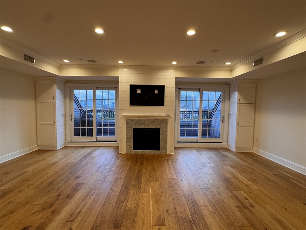 374-398 Bunker Hill # 306