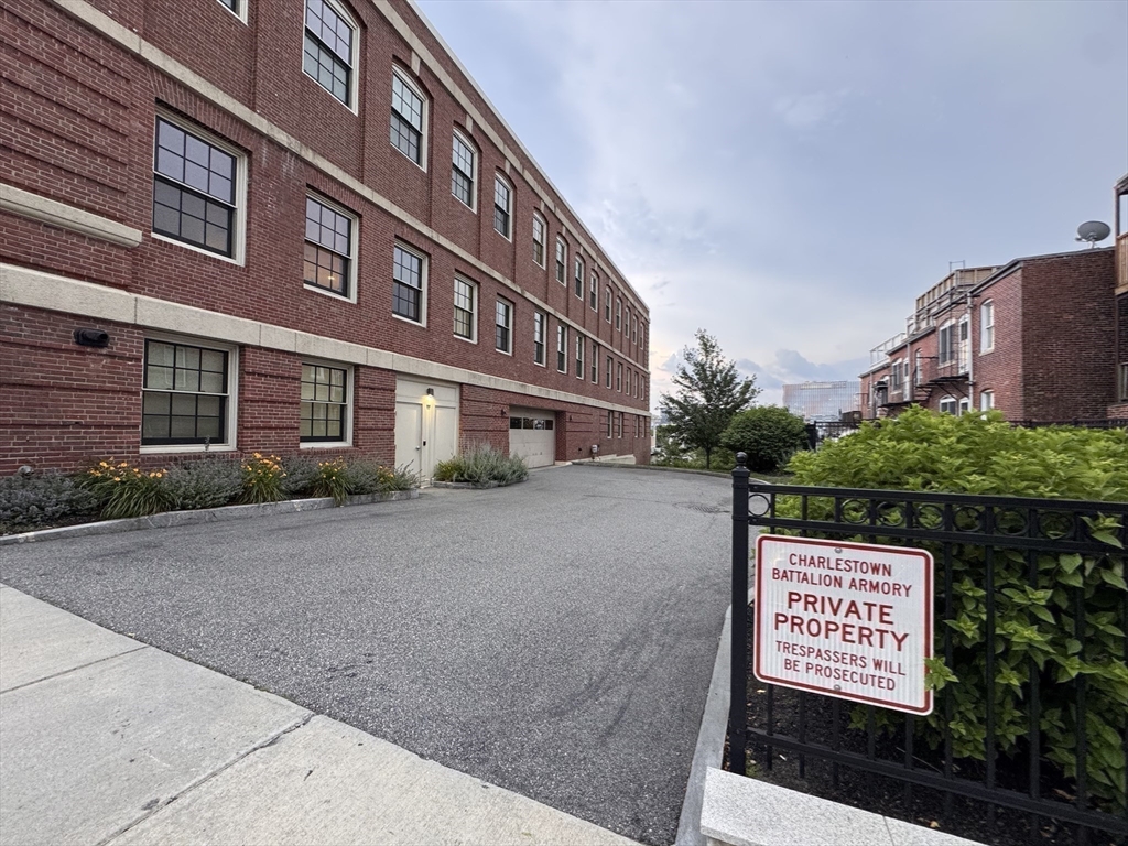 374-398 Bunker Hill # 306