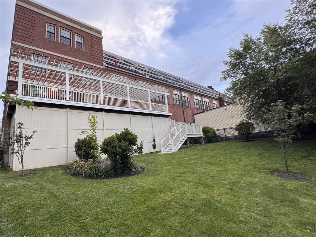 374-398 Bunker Hill # 306