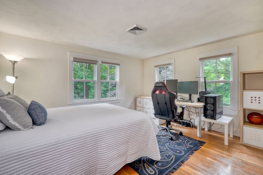 17 Longmeadow Road