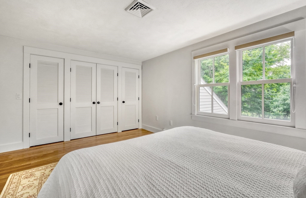 17 Longmeadow Road