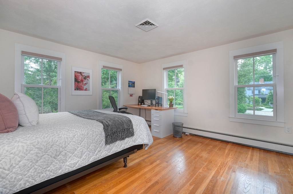 17 Longmeadow Road