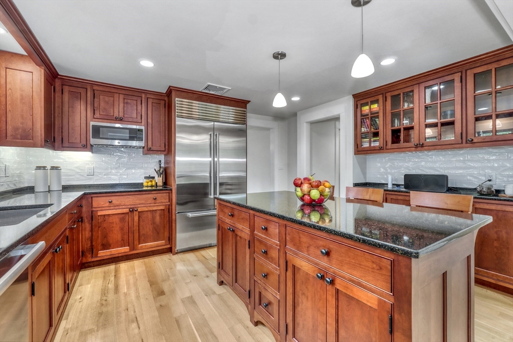 17 Longmeadow Road