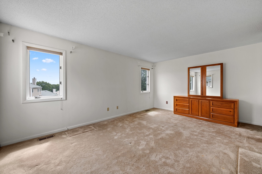 44 Oakwood Ln # 44