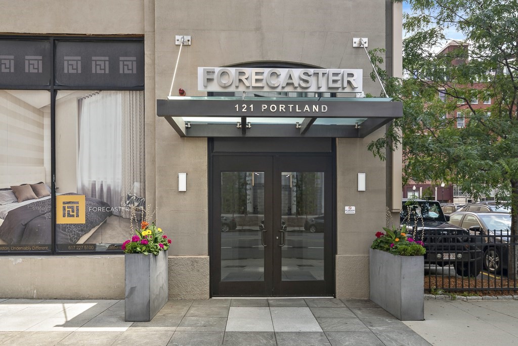121 Portland Street # 902