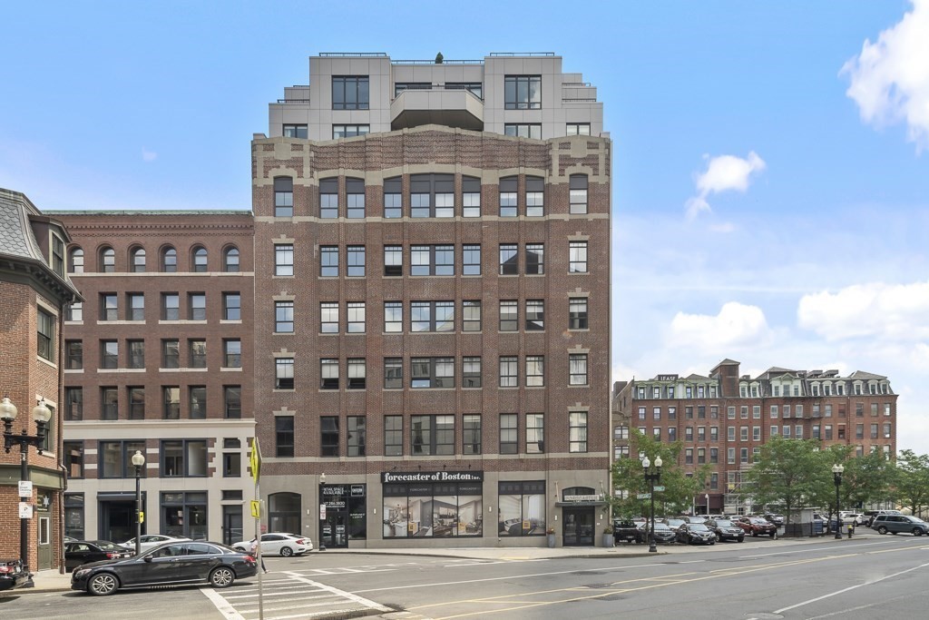 121 Portland Street # 902