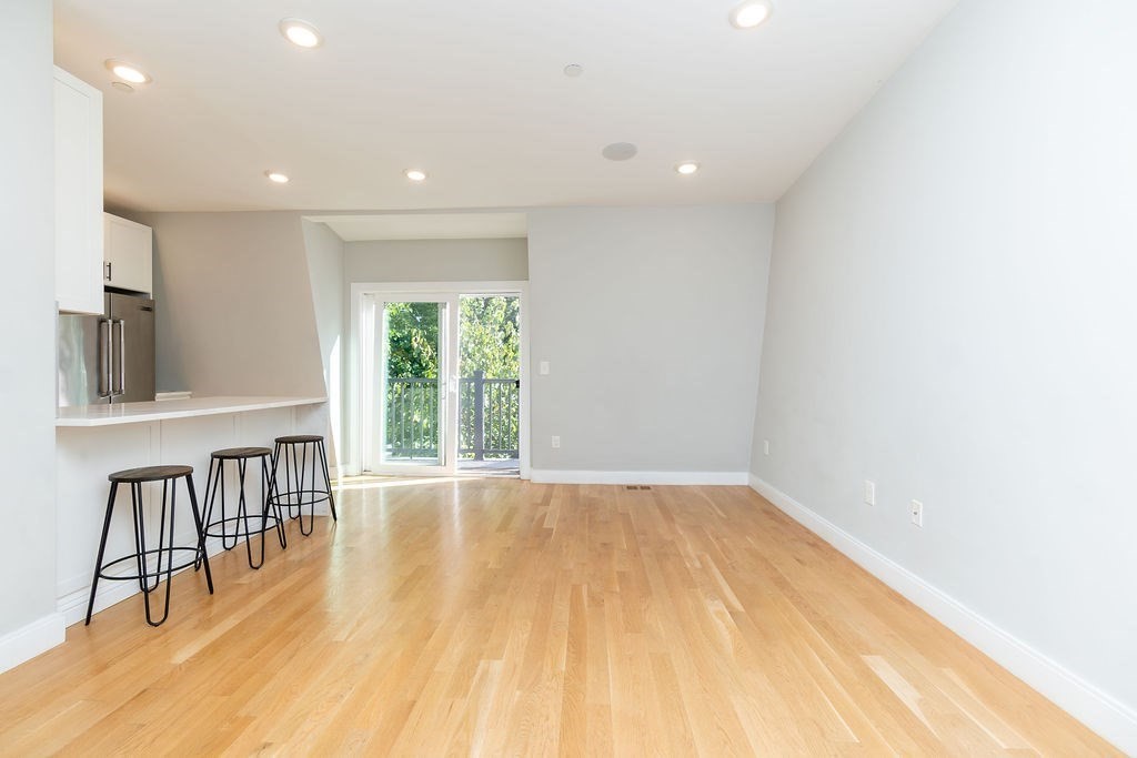 53 Lexington Street # 3
