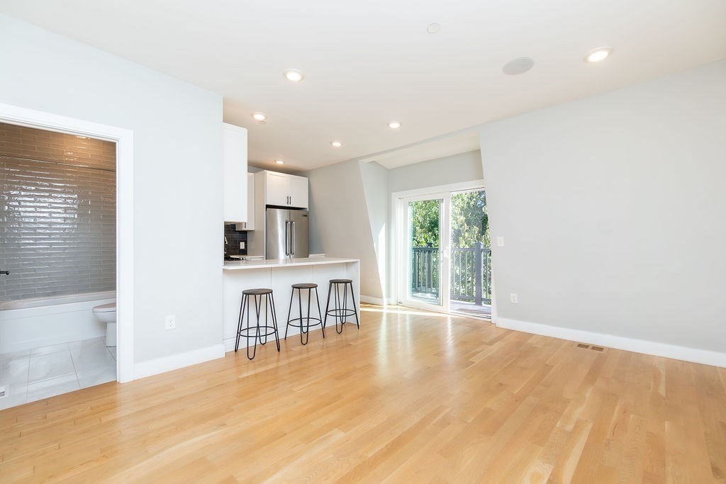 53 Lexington Street # 3