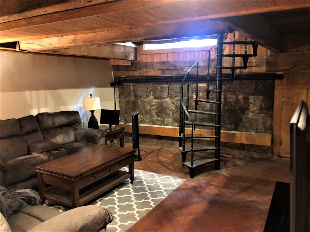 162 Commercial Street # 1F