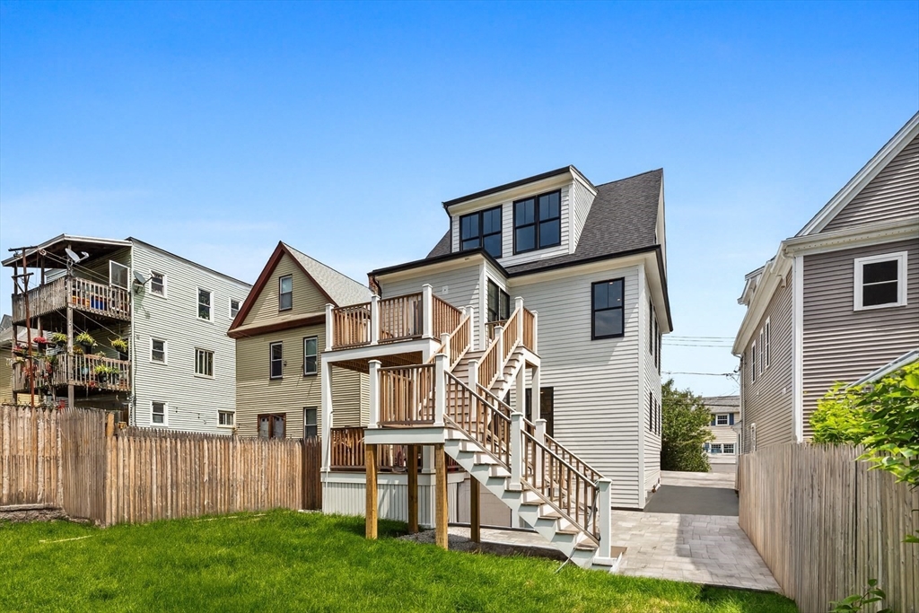 16 Trull St # A