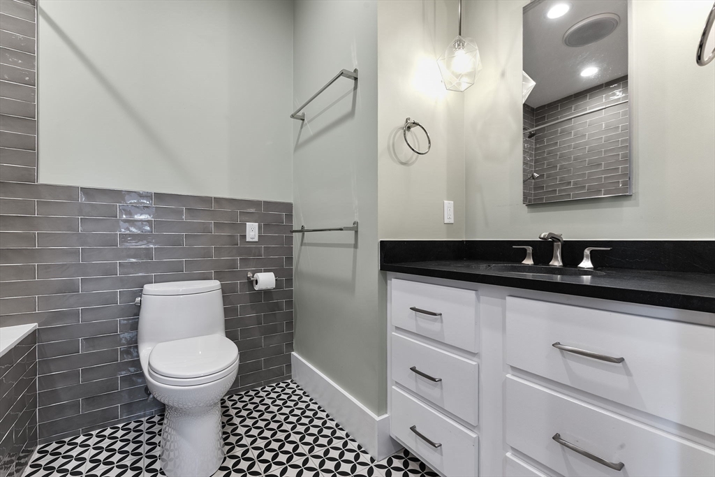 150 Lincoln Street # 6A