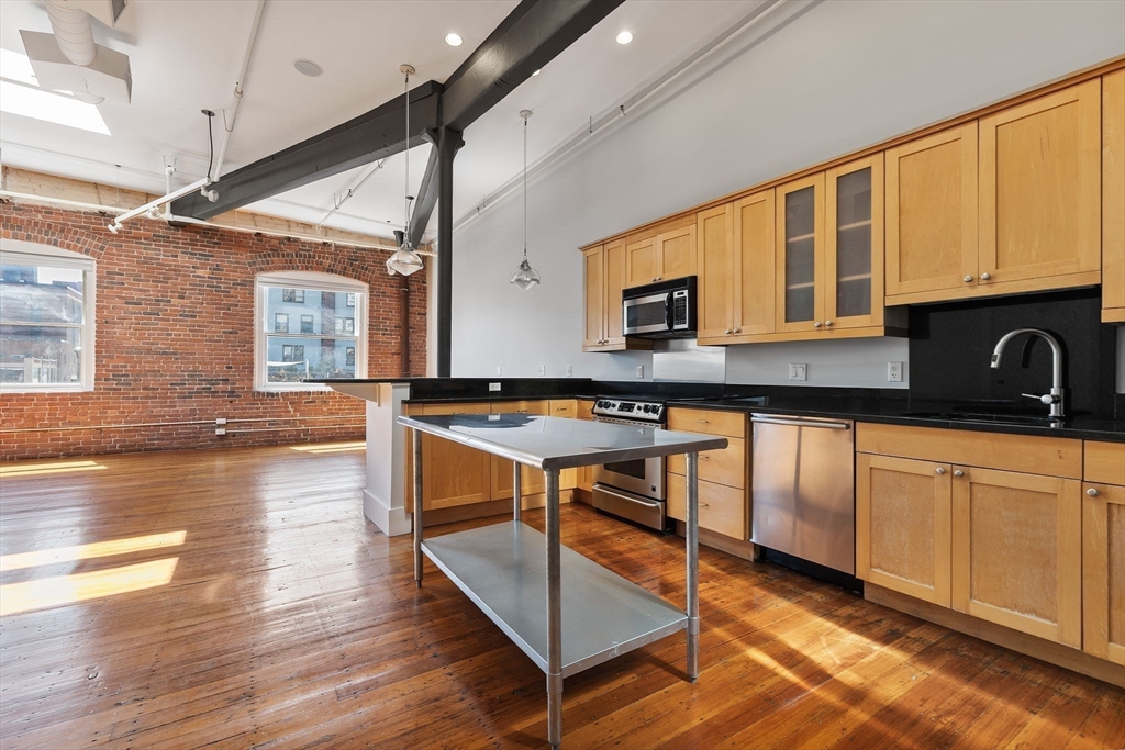 150 Lincoln Street # 6A