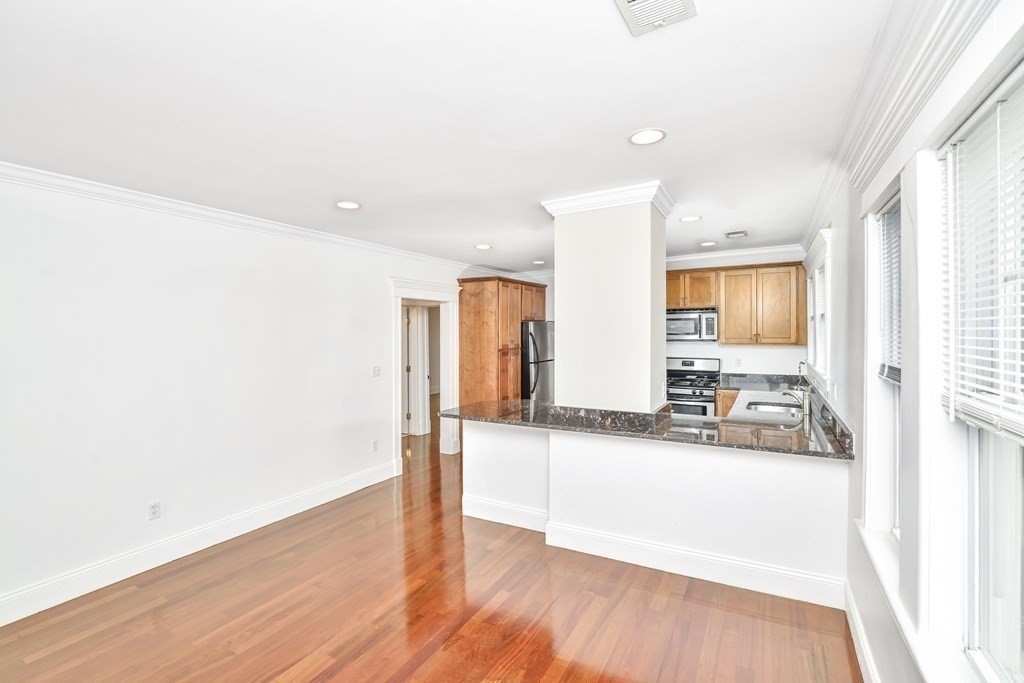 8 Woodfield St # 2