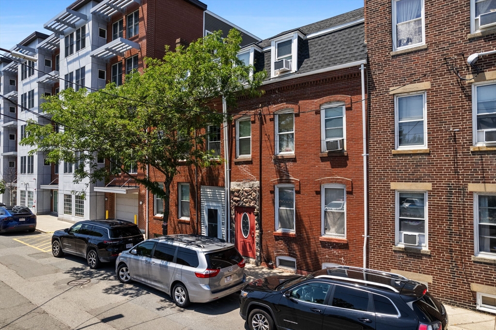 82 Bremen St