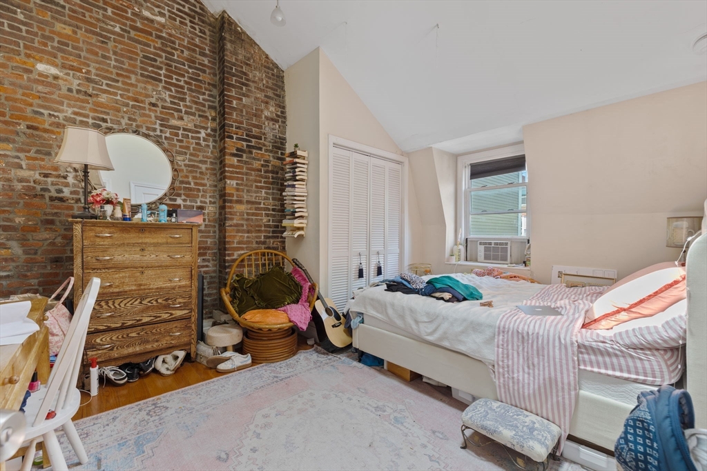 82 Bremen St