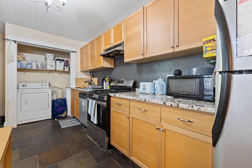 82 Bremen St