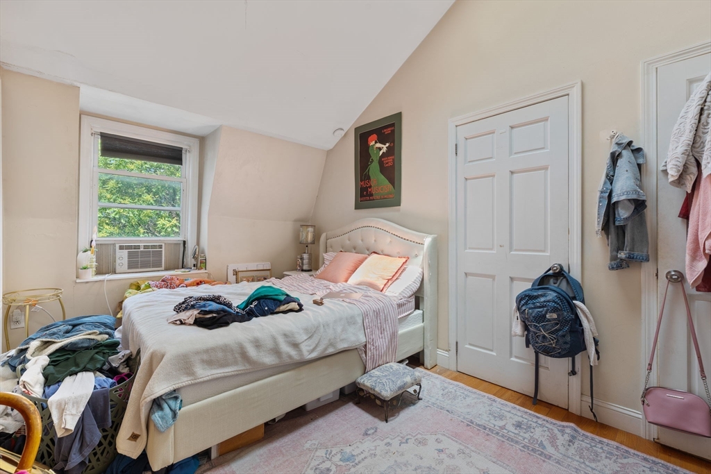82 Bremen St