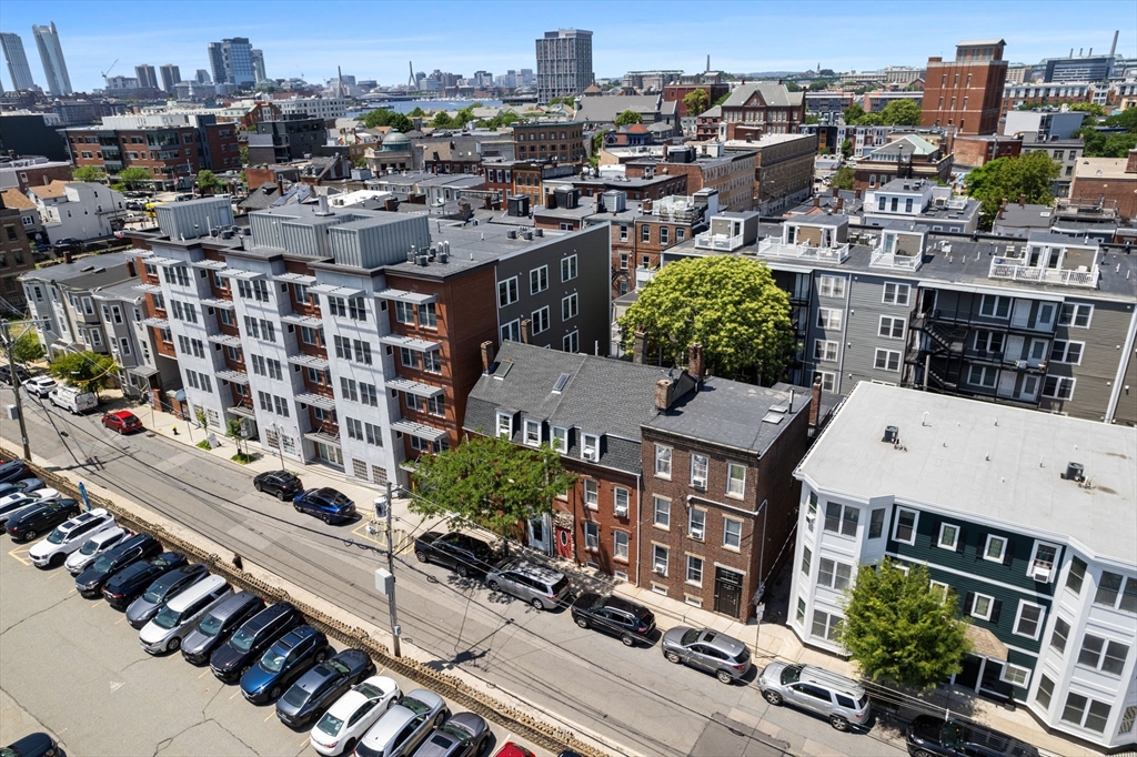 82 Bremen St
